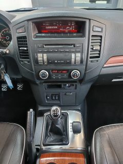 Mitsubishi Pajero Intense Österreich 3,2 DI-D TD *AHK*Leder*Xenon*