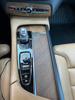 Volvo XC90 T8 Inscription AWD Aut. *7-Sitzer*Panorama*AHK*Sitzbelüftung*