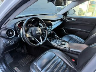 Alfa Romeo Giulia Super 2,2 180 AT *Navi*Leder*RFKamera*