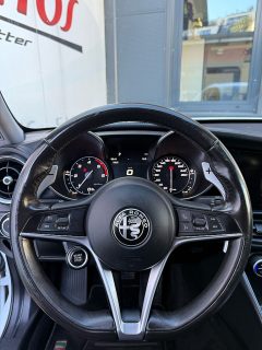 Alfa Romeo Giulia Super 2,2 180 AT *Navi*Leder*RFKamera*