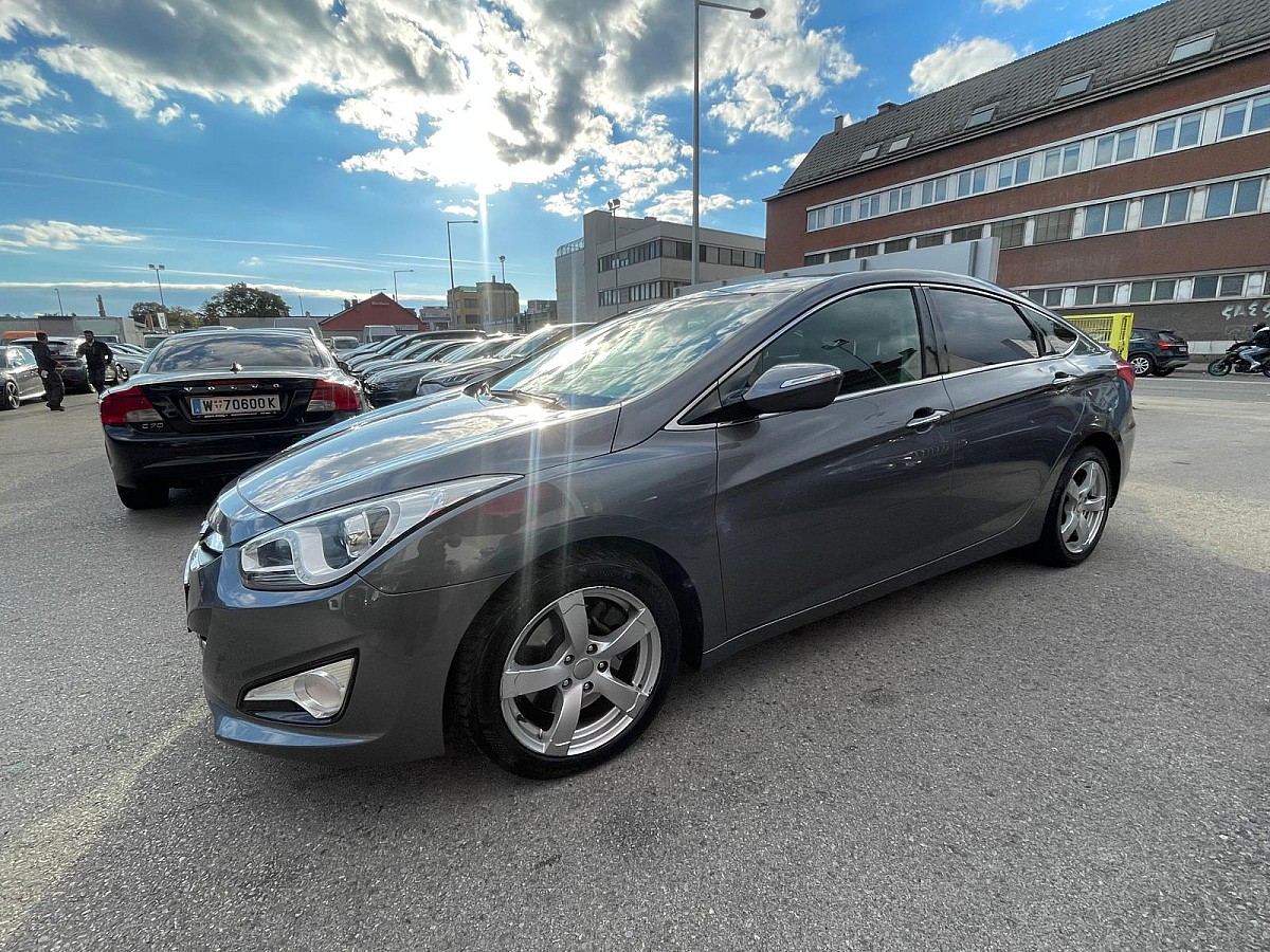 Hyundai i40 Premium 1,7 CRDi DPF Aut. *Bluetooh*Tempomat*SHZvorne*PDC 2x*