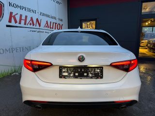 Alfa Romeo Giulia Super 2,2 180 AT RWD